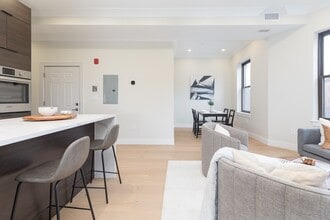 565 Massachusetts Ave, Unit 3 in Boston, MA - Foto de edificio - Building Photo