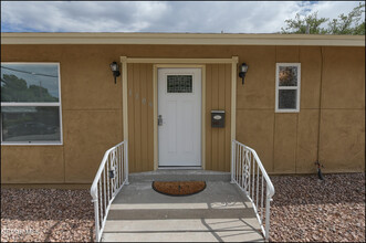 1109 Whitaker Ln in El Paso, TX - Foto de edificio - Building Photo