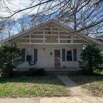 210 E Vermilya Ave in Bloomington, IN - Building Photo