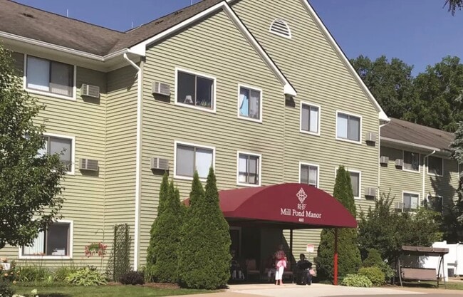 460 W Russell St in Saline, MI - Building Photo - Building Photo