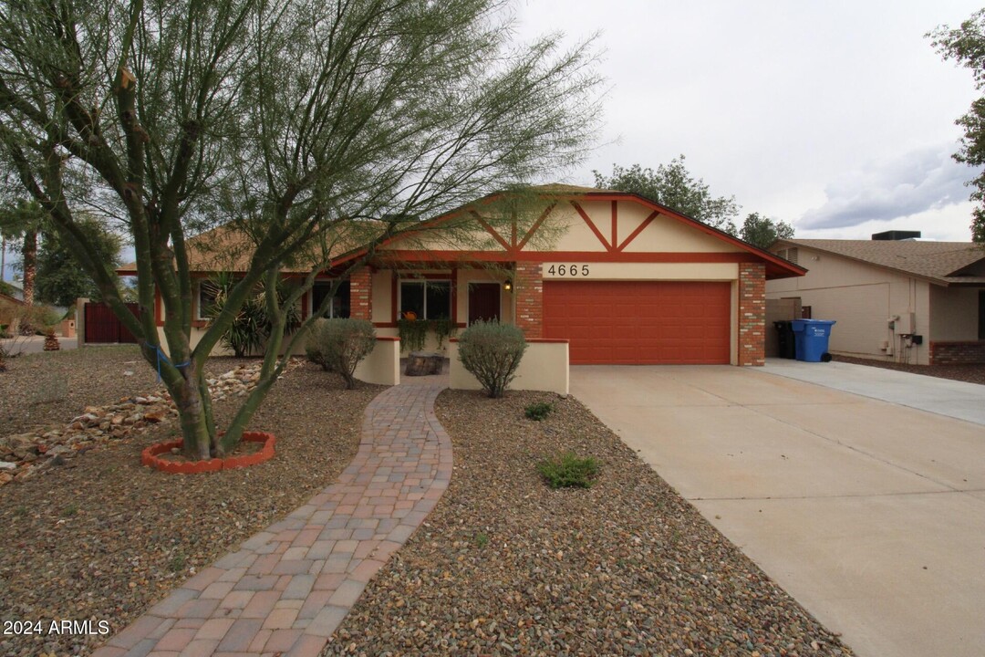 4665 E Aire Libre Ave in Phoenix, AZ - Building Photo