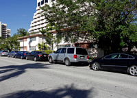 501-525 Valencia Ave in Coral Gables, FL - Foto de edificio - Building Photo