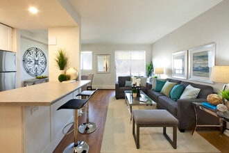 Laura Secord Apartments in Niagara Falls, ON - Building Photo - Building Photo