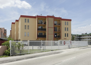 6680 W 2nd Ct in Hialeah, FL - Building Photo - Building Photo