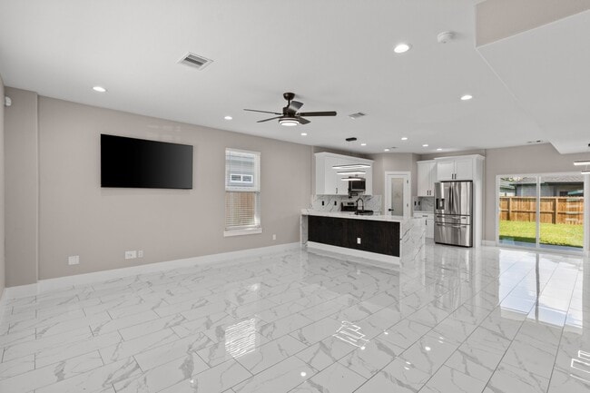 7925 Colonial Ln in Houston, TX - Building Photo - Building Photo