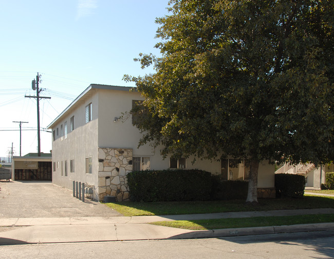 546 Hurst St in Covina, CA - Foto de edificio - Building Photo