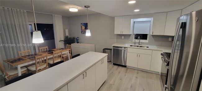 1200 14th St in Miami Beach, FL - Foto de edificio - Building Photo