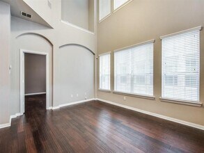 1940 Loma Linda Dr in Irving, TX - Foto de edificio - Building Photo