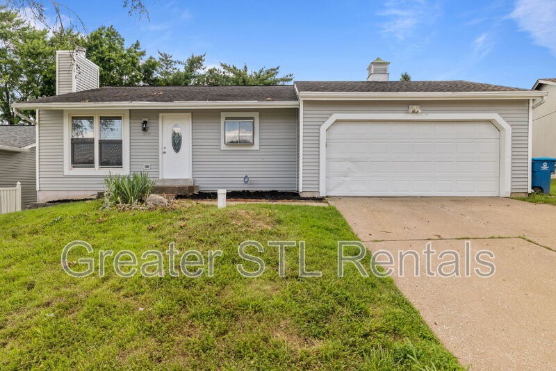 1519 Harvard Way in St. Charles, MO - Building Photo