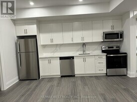 21 Antonio Ct in Toronto, ON - Building Photo