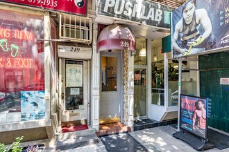 249 E 77th St in New York, NY - Building Photo - Building Photo