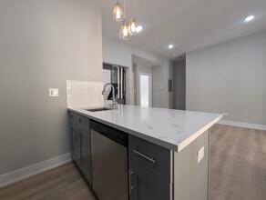 440 W Belden Ave, Unit 2 in Chicago, IL - Building Photo - Building Photo