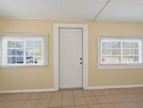 964 W Lakewood Rd in West Palm Beach, FL - Building Photo - Building Photo