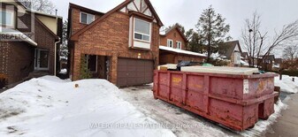 91 Green Bush Crescent in Vaughan, ON - Building Photo