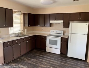 7150 Fair Oaks St in Spring Hill, FL - Building Photo - Building Photo