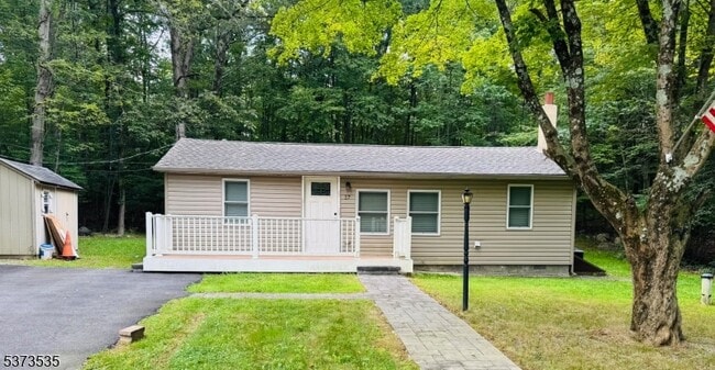 property at 17 Eastbrook Ln