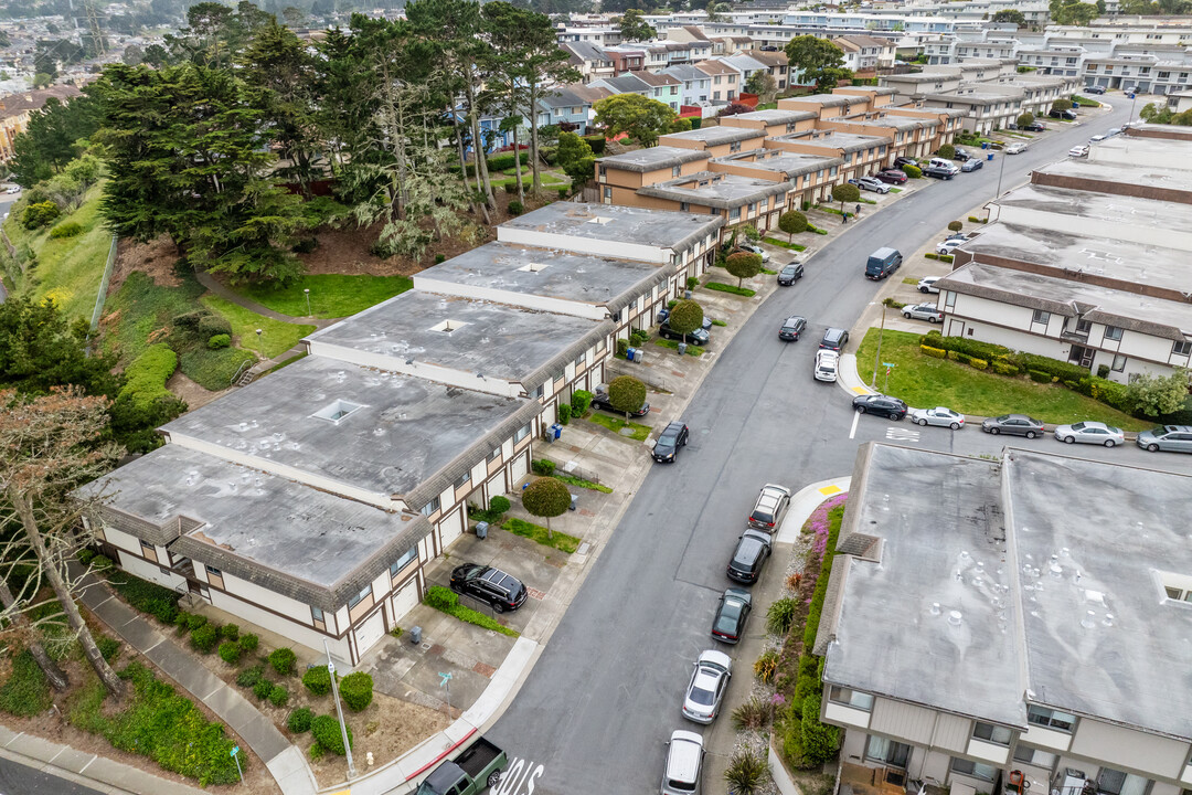 2401-2493 Rowntree Way in South San Francisco, CA - Building Photo