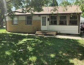 1101 N Mckinley Ave in Champaign, IL - Building Photo - Building Photo