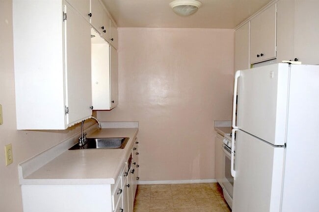 6318 Almond Dr in Bakersfield, CA - Building Photo - Building Photo