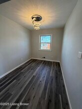 5414 Bungalow Dr in Louisville, KY - Building Photo - Building Photo