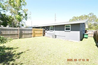 10638 101st Ave in Seminole, FL - Building Photo - Building Photo