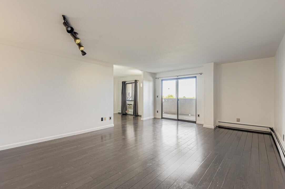 7420 E Quincy Ave in Denver, CO - Building Photo
