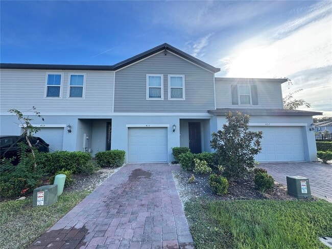 413 Legacy Lp in Davenport, FL - Foto de edificio - Building Photo