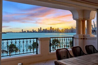 5242 Fisher Island Dr, Unit 5242 in Miami Beach, FL - Foto de edificio - Building Photo
