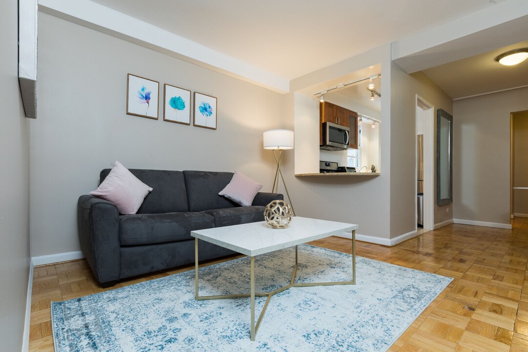 420 E 80th St in New York, NY - Building Photo