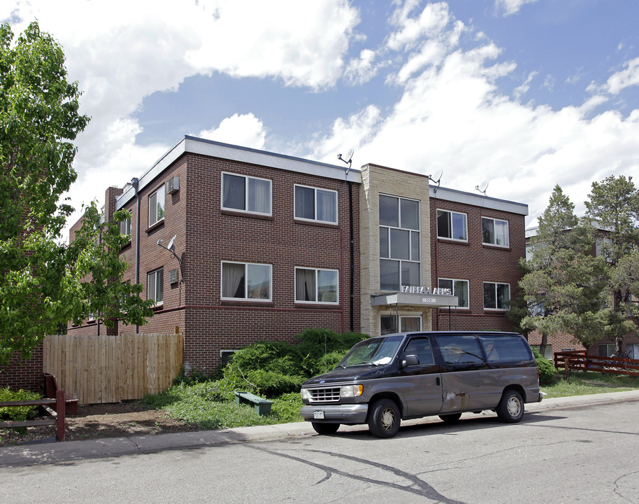 Fairfax Arms in Denver, CO - Building Photo