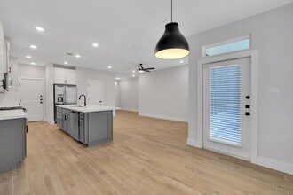 13615 Giovannis Gdn in San Antonio, TX - Building Photo - Building Photo