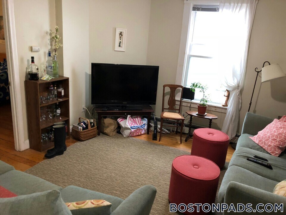 64 Pleasant St in Cambridge, MA - Building Photo