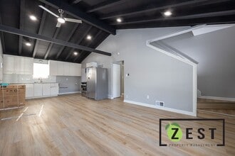 25211 Hopkins St in Dearborn Heights, MI - Building Photo - Building Photo