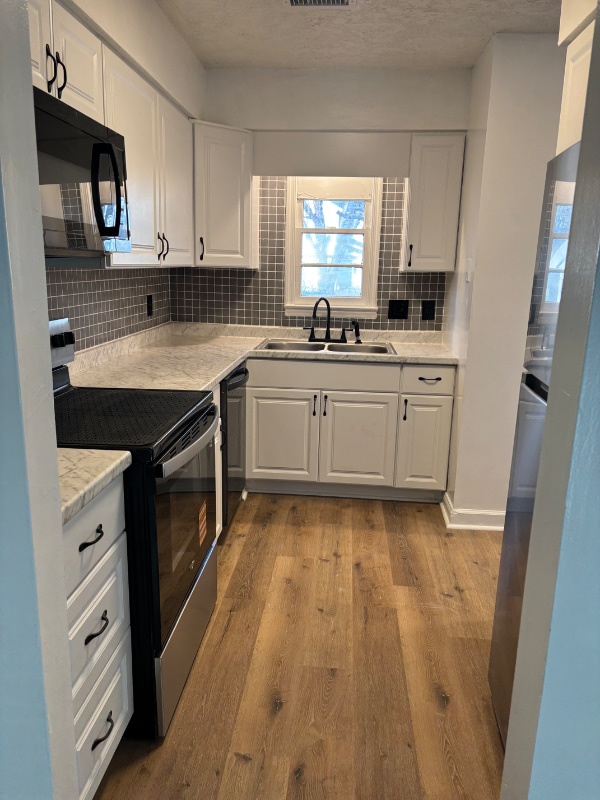 property at 3704 Pine Knoll Dr