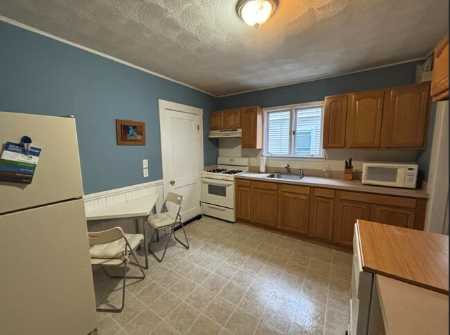 17 Stanley Ave, Unit 1 in Medford, MA - Building Photo - Building Photo