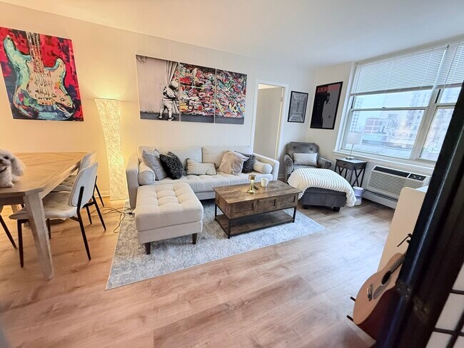 3033 N Sheridan Rd, Unit 809 in Chicago, IL - Building Photo - Building Photo