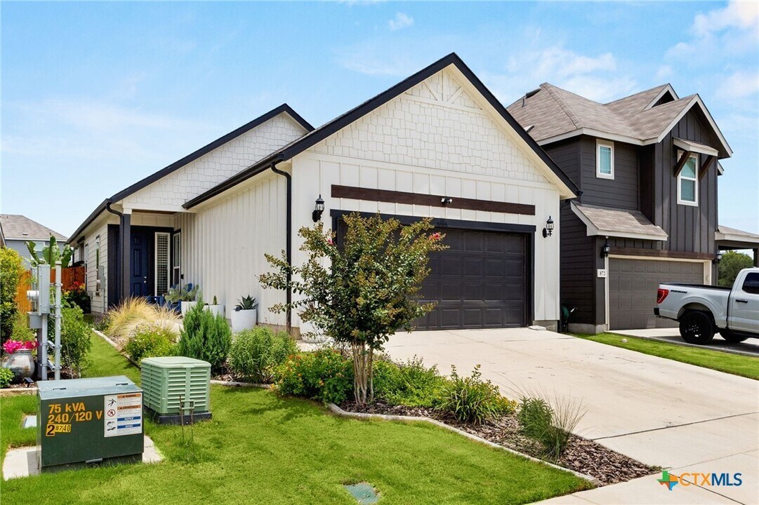 874 Casetta Trl in New Braunfels, TX - Foto de edificio