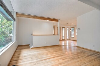 4020 156th Ave SE in Bellevue, WA - Building Photo - Building Photo