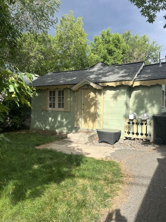 215 Jackson St in Billings, MT - Building Photo