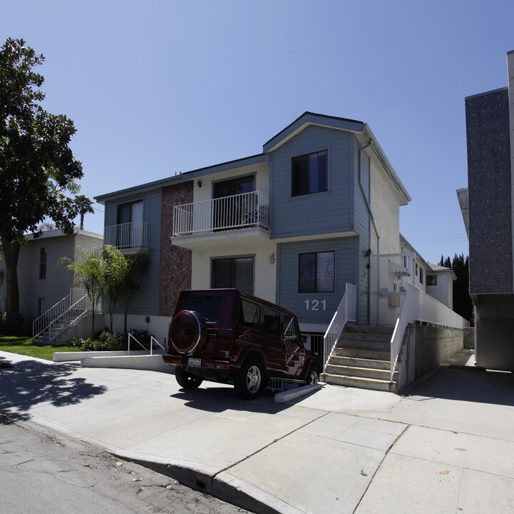 121 N Lamer St in Burbank, CA - Foto de edificio