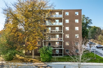 Manor House in London, ON - Building Photo - Building Photo