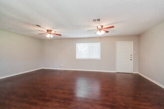 24715 Sorters Rd in Porter, TX - Building Photo - Building Photo