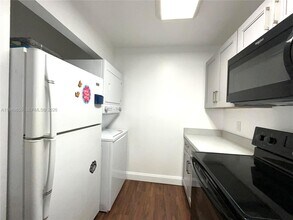 10043 Winding Lake Rd in Sunrise, FL - Building Photo - Building Photo