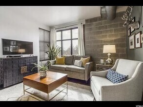 336 W 300 S, Unit 212 in Salt Lake City, UT - Building Photo - Building Photo