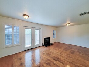 418 Garland Dr in Lake Jackson, TX - Foto de edificio - Building Photo