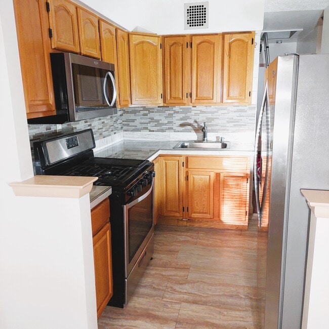 745 E 101st St, Unit 2nd floor in Brooklyn, NY - Building Photo - Building Photo