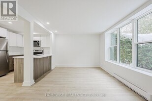 100 Liberty St N in Clarington, ON - Building Photo
