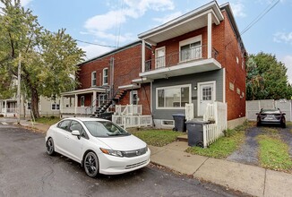 113-115 Saint-Paul Rue in St-Jean-sur-Richelieu, QC - Building Photo - Building Photo