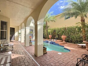 9183 Nugent Trail in Royal Palm Beach, FL - Foto de edificio - Building Photo