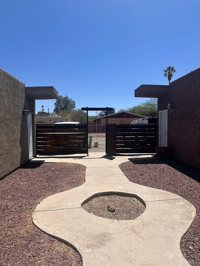 property at 3085 E Allen Rd